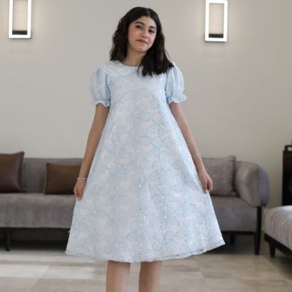 صورة فستان بناتي سماوي مطرز ورود ببريق لامع وقصة نص كلوش - 1225